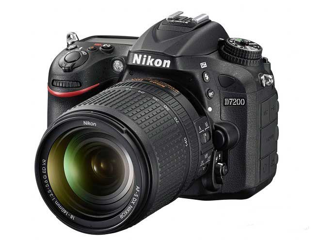 نیکون D7200 - معرفی Nikon D7200 با وای‌فای و NFC