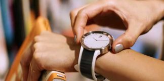 معرفی ساعت هوشمند سونی FES Watch U با فناوری ePaper