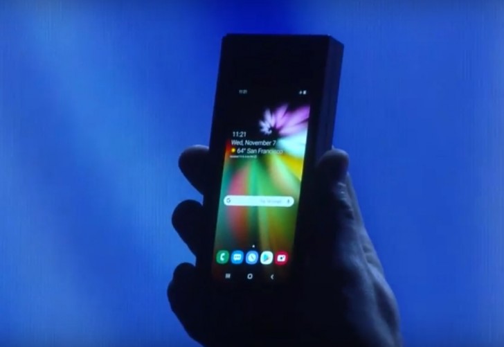 این شما و این گوشی خم‌شونده سامسونگ با فناوری Infinity Flex Display