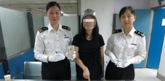 زن چینی با 102 آیفون قاچاق زیر لباس دستگیر شد