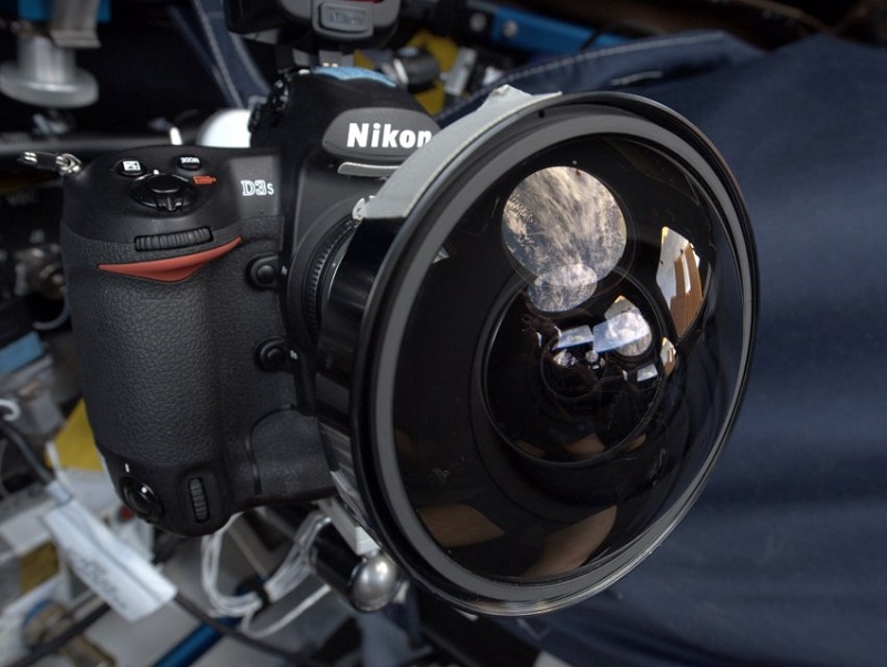 ناسا 53 دوربین Nikon D5 را برای ارسال به فضا خرید